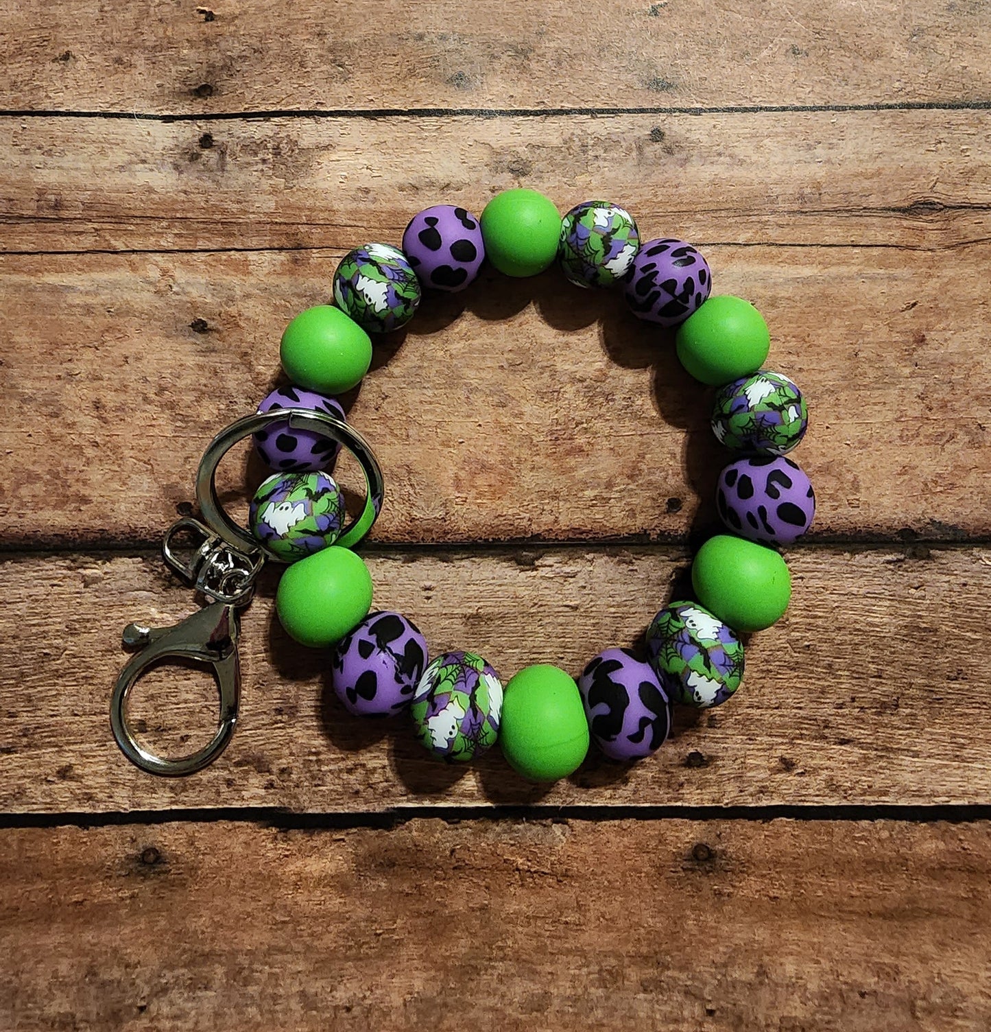 Ghostie Checker | Silicone Beaded Wristlet Keychain