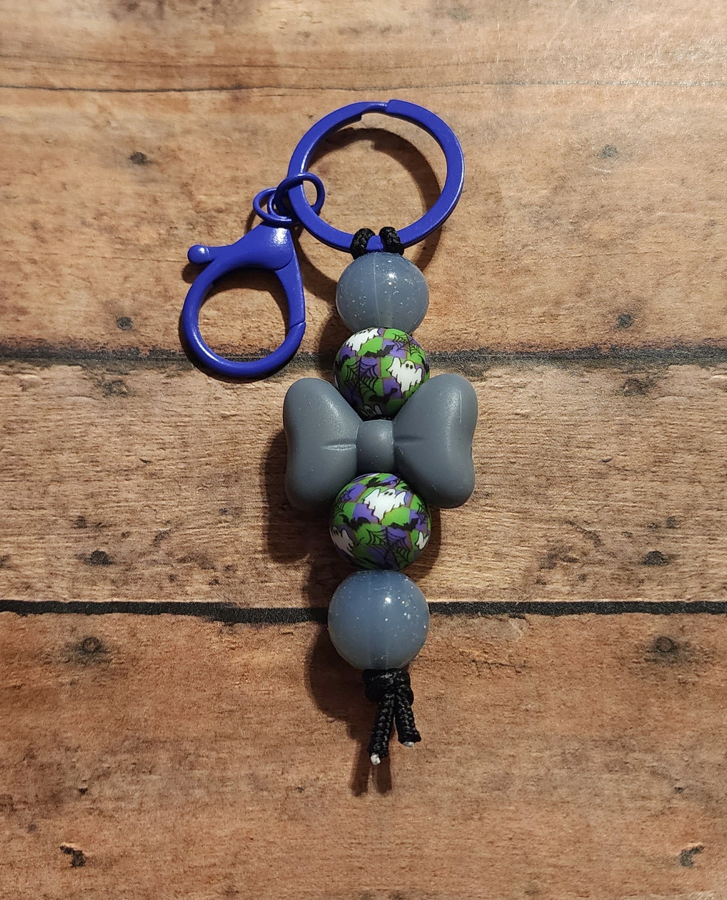 Ghostie Checker Bow | Silicone Beaded Mini Keychain